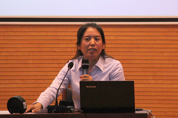 3-郝校长作报告.jpg